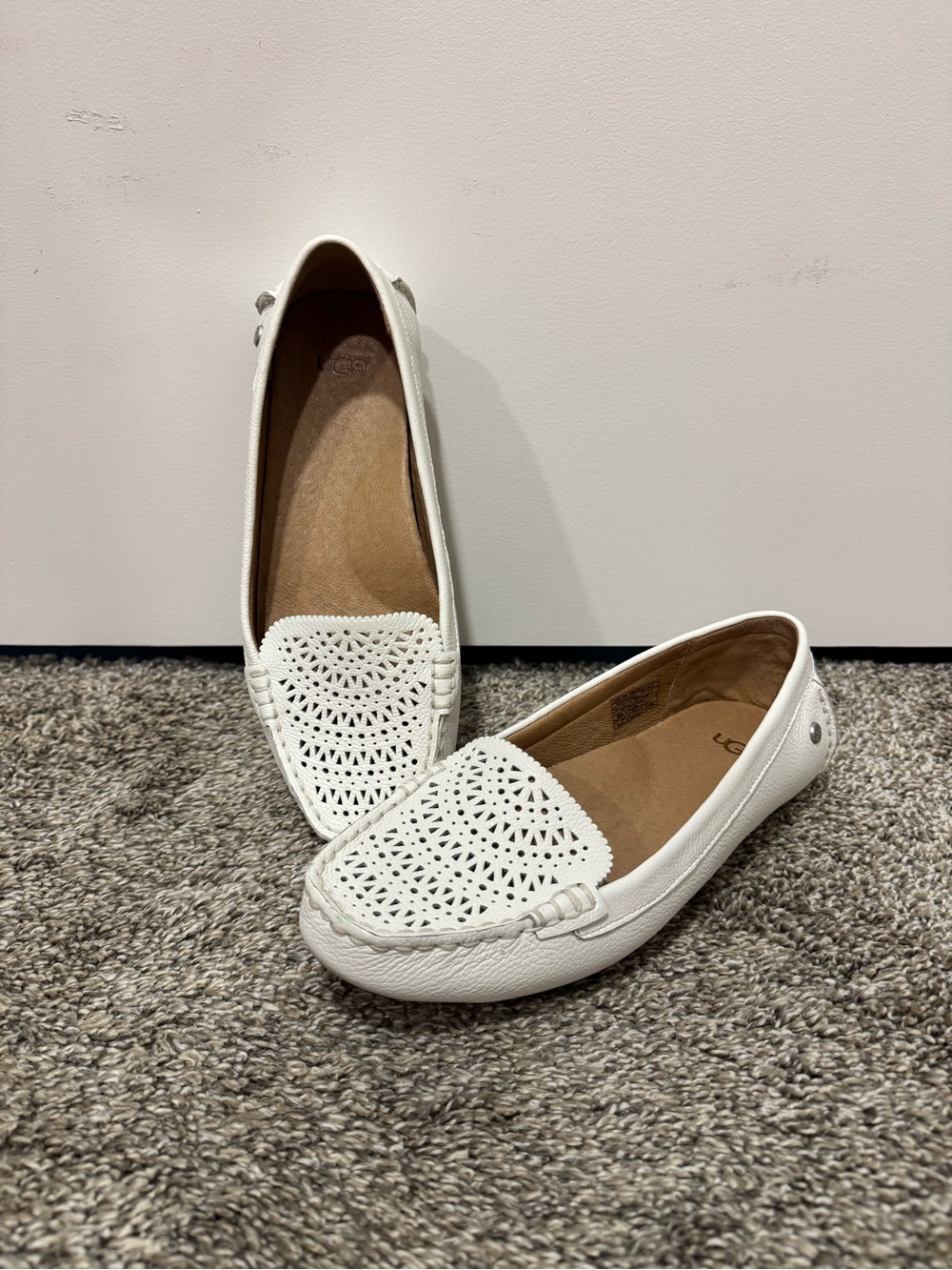 UGG Claire Loafers in White Size 7.5